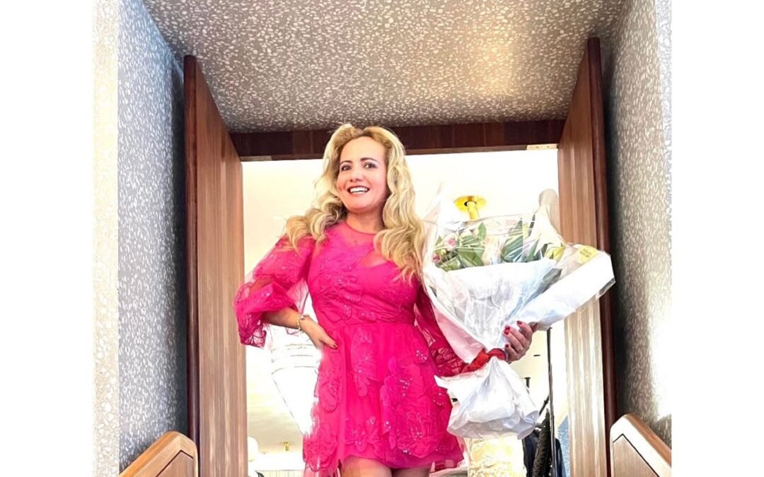 SARA ALLINQUANT FESTEJA SUS 100.000 SEGUIDORES EN LA MAISON VALENTINO DE PARÍS